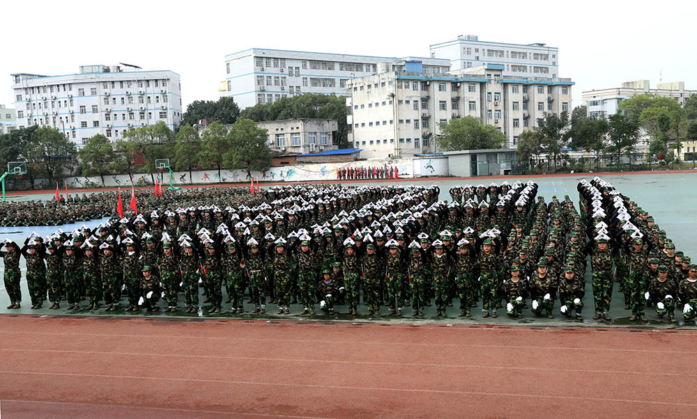 衡陽幼高專舉行2021級新生軍訓(xùn)匯報表演暨總結(jié)表彰大會