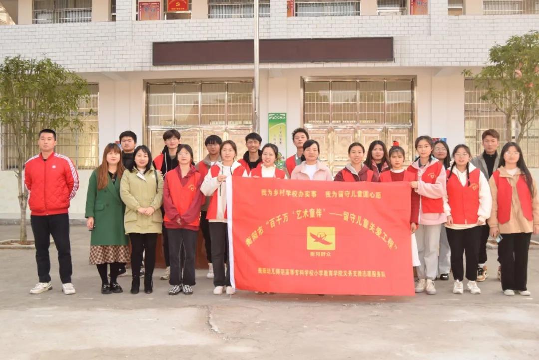 感動！他們一次次來村小支教