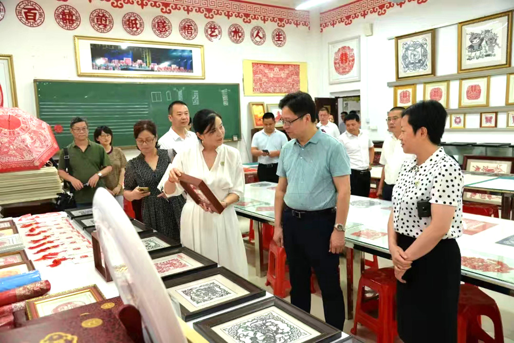 我校赴湖南一師、銅仁幼?？疾旖M成員 學(xué)習(xí)心得摘要